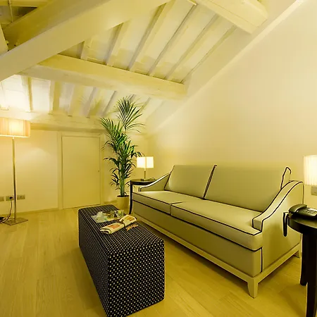 Relais Dell'olmo 호텔 4*