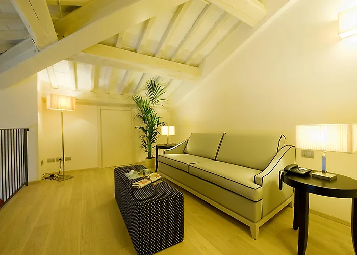 Relais Dell'olmo فندق 4*