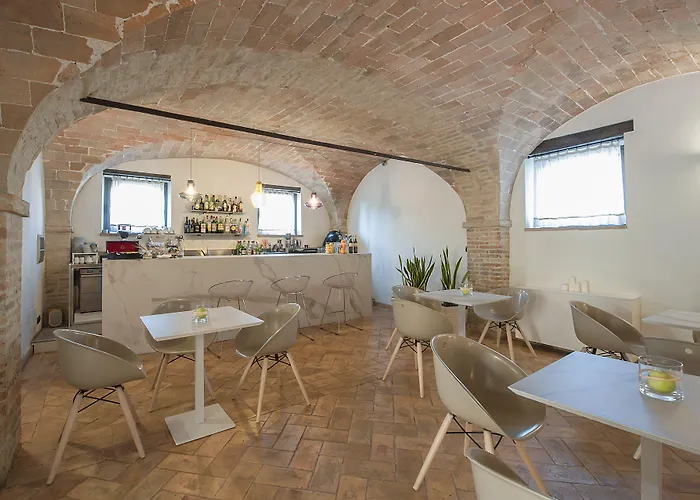 Relais Dell'olmo فندق بيرودجا