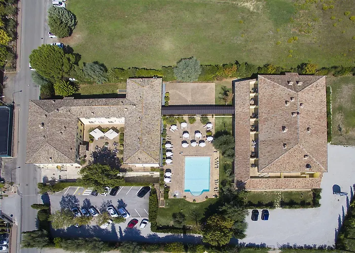 Relais Dell'olmo فندق بيرودجا